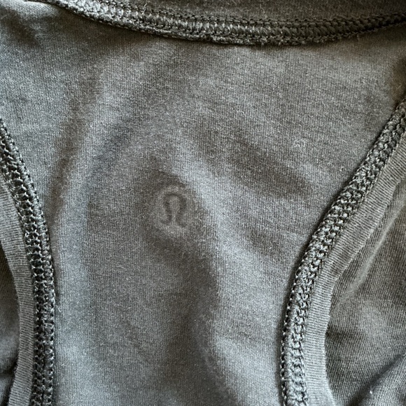 Lululemon Womens Black Racerback Tank Size Medium Loose Gym Yoga Lightweight - Picture 4 of 6